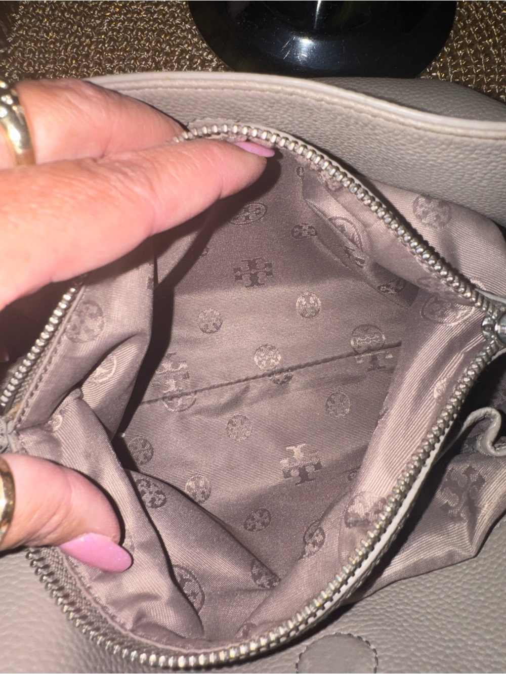 Tory Burch Taupe Pebbled Leather Chain-Handle Shoulder Bag in EUC - Picture 8 of 9
